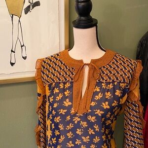 Chic CAbi blouse